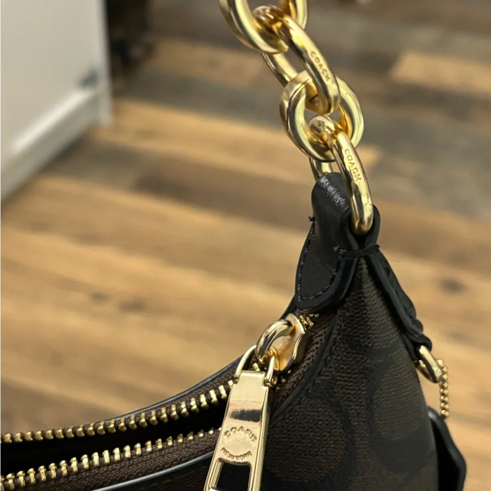 *Coach Payton Signature Canvas hobo bag CE620